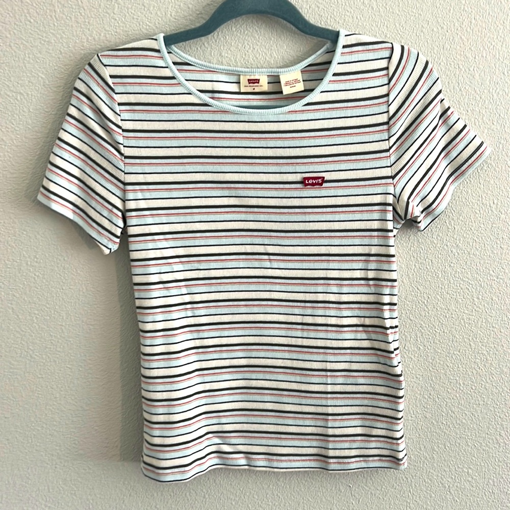 Levi’s medium cropped tee